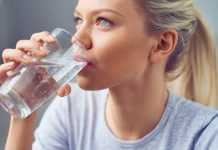 quanta acqua bere al giorno