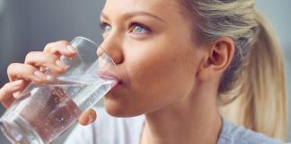 quanta acqua bere al giorno