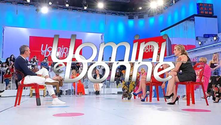 uomini e donne studio