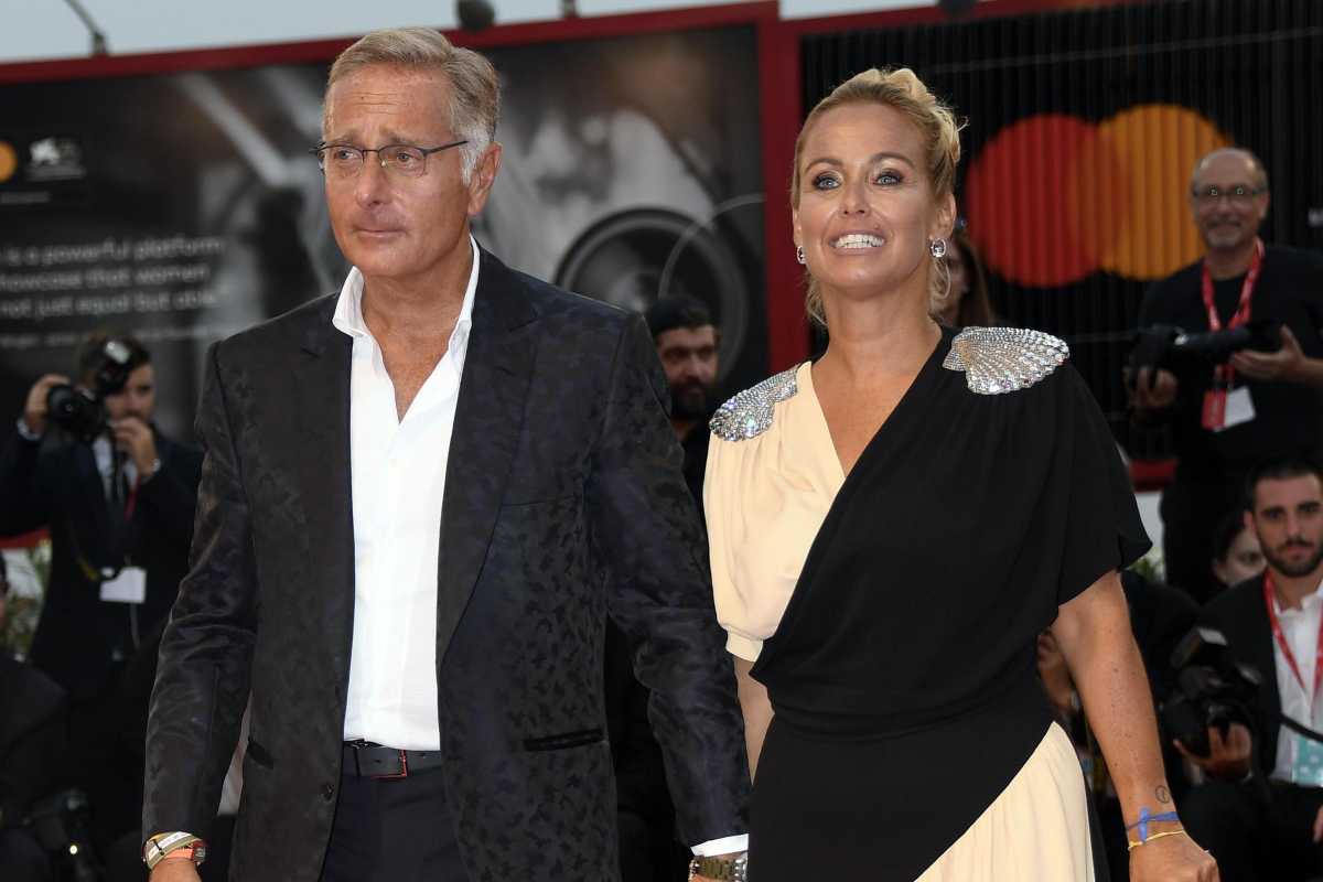 Paolo Bonolis con sua moglie Sonia