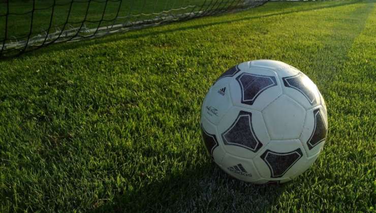 Pallone da calcio e la formazione del secolo