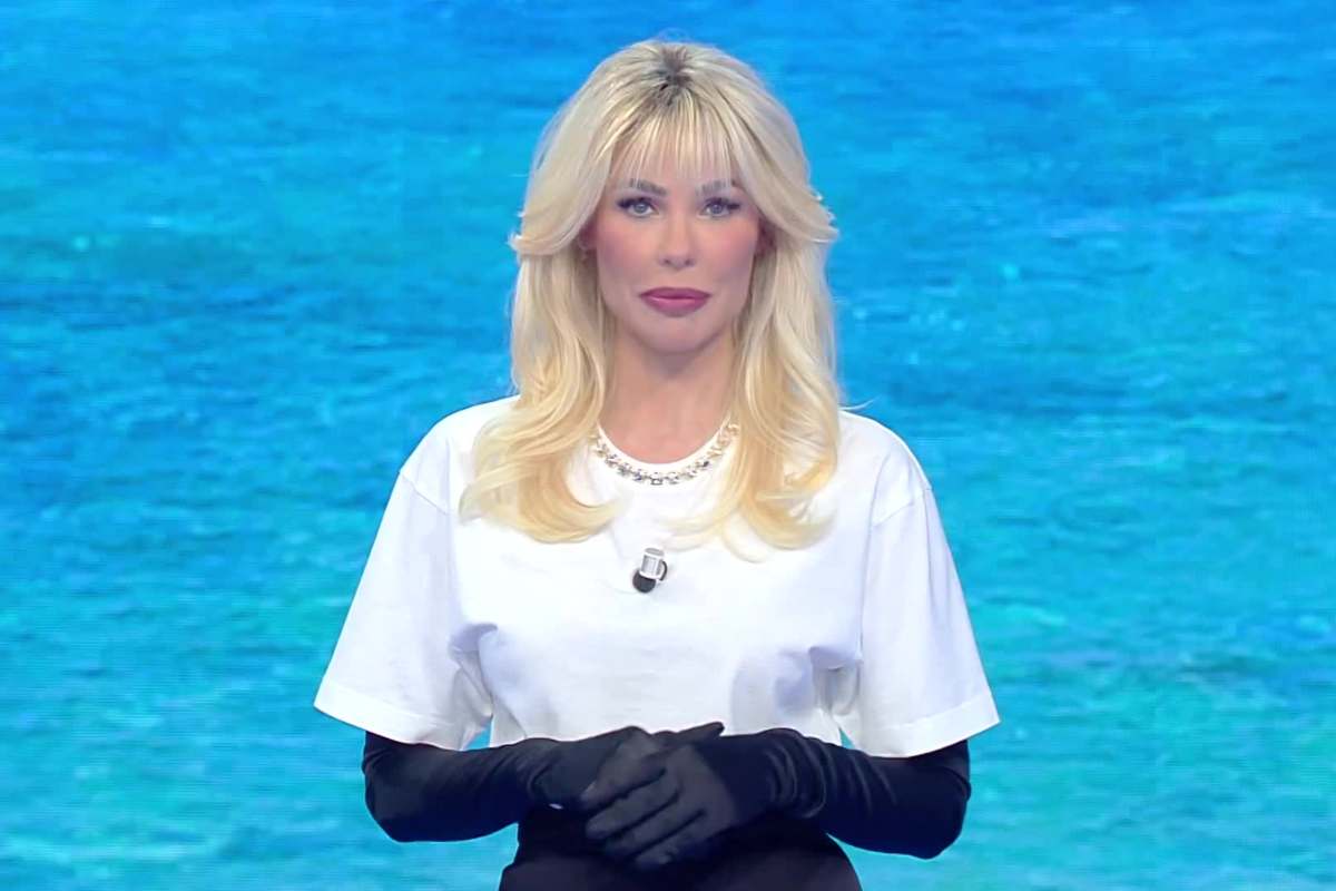 ilary blasi dettaglio saluti