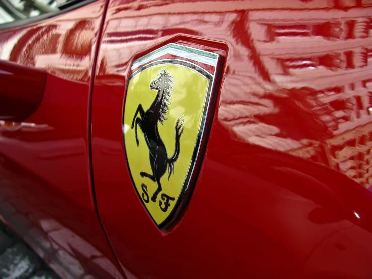 Fa causa alla Ferrari