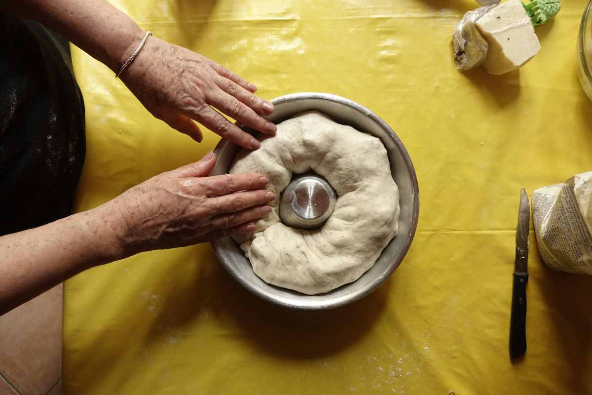 preparare ciambellone salato