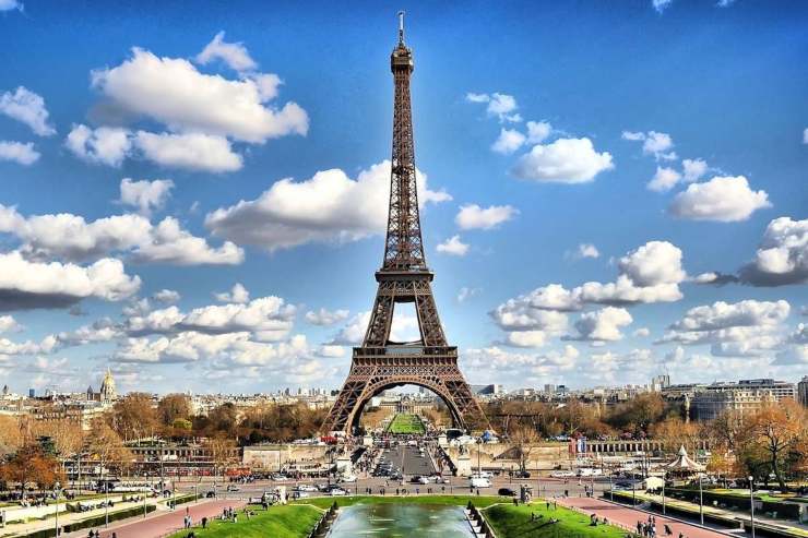 Torre Eiffel diventa più alta d'estate