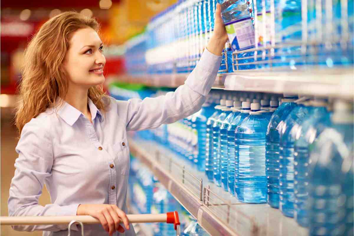 acqua bottiglia supermercato