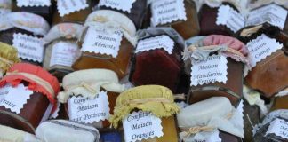 eliminare etichette adesive