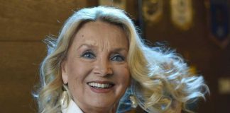Barbara Bouchet stupisce Alessandro Borghese