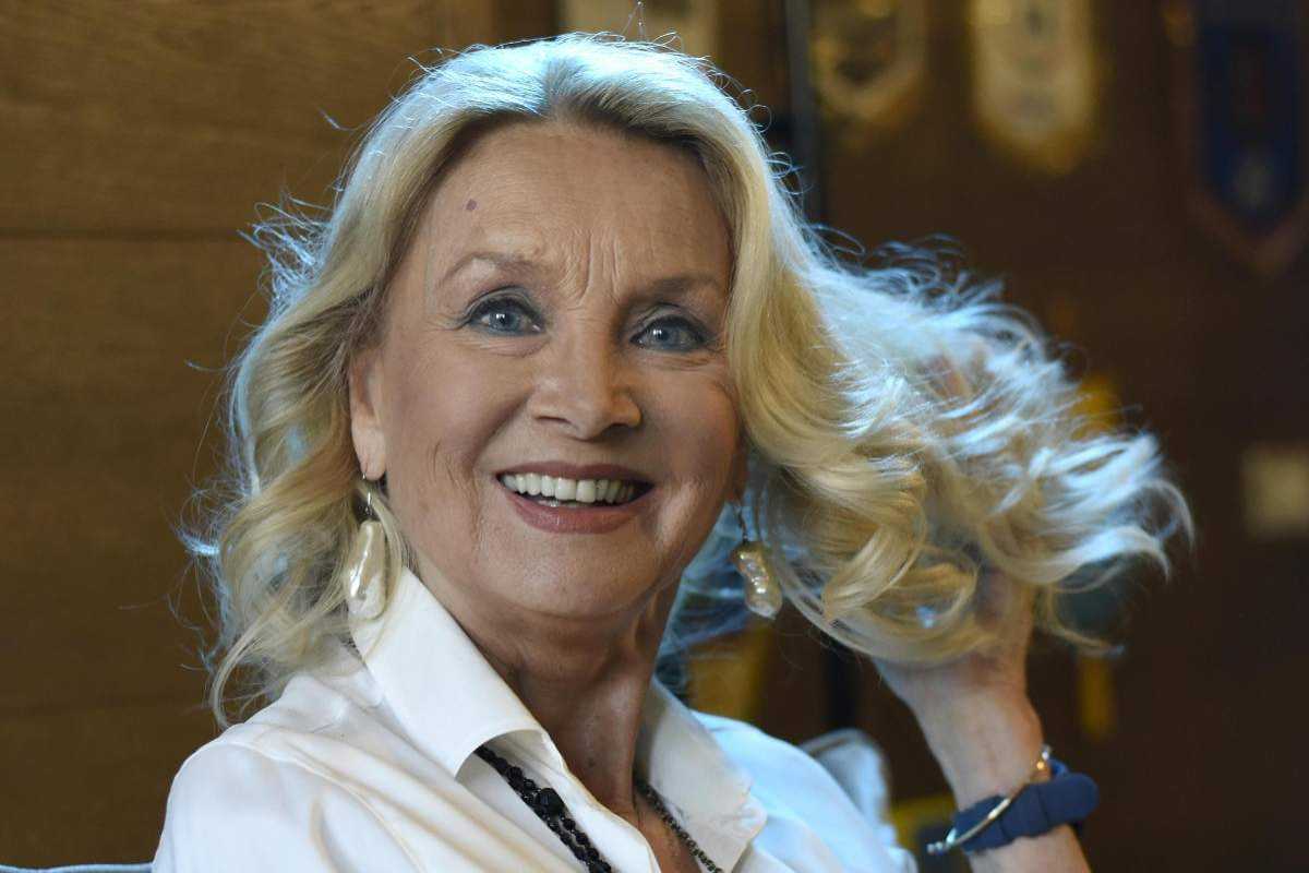 Barbara Bouchet stupisce Alessandro Borghese