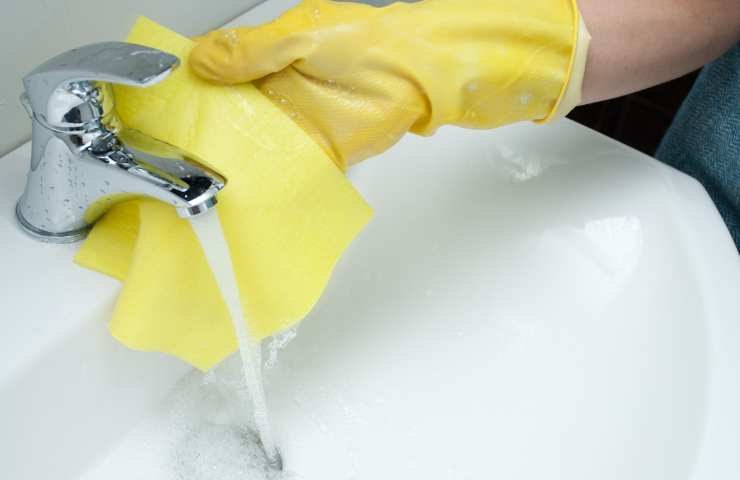 I 3 segreti per pulire il bagno che non ti costeranno nulla (ma avrai un pulito eccezionale!)