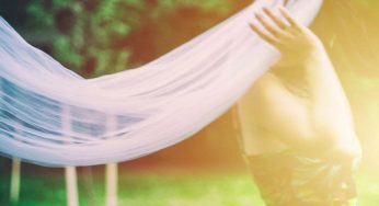 La foto incredibile che sta facendo il giro del web: scappa durante il matrimonio e viene beccato così