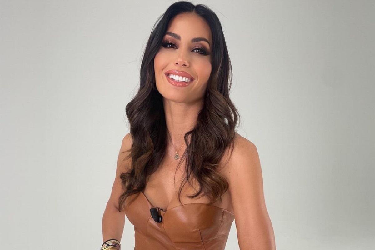 Elisabetta Gregoraci outfit bianco forme