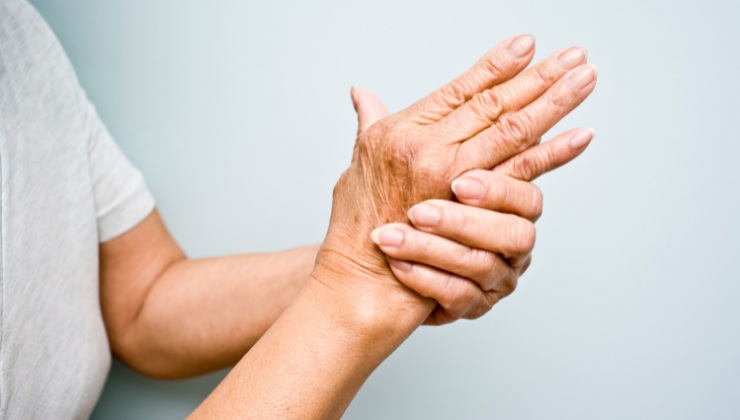 come riconoscere l'artrite e cosa fare