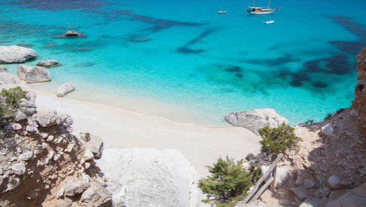 Turisti multati per aver preso sabbia in Sardegna-è reato