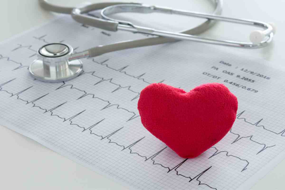 Pressione arteriosa, ecco come misurarla senza macchinetta