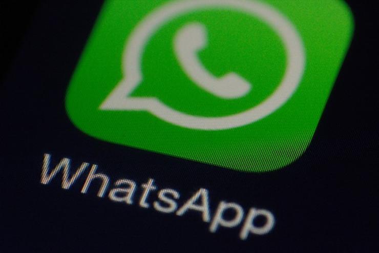 WhatsApp addio messaggi vocali