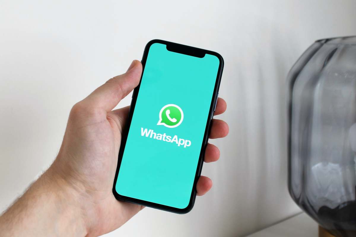 WhatsApp addio messaggi vocali