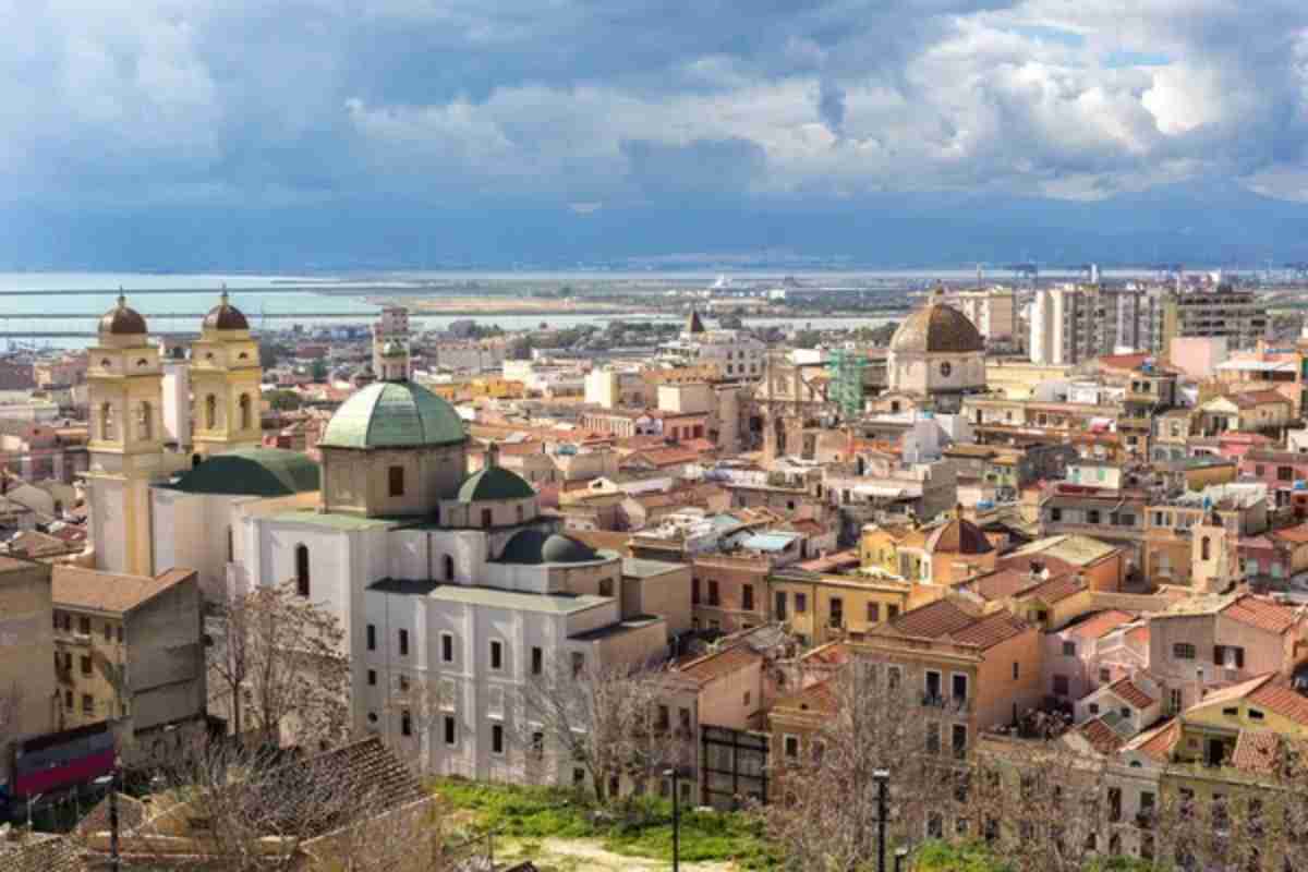 il carburante costa di meno in Sardegna