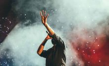 cantante accuse cosa succede