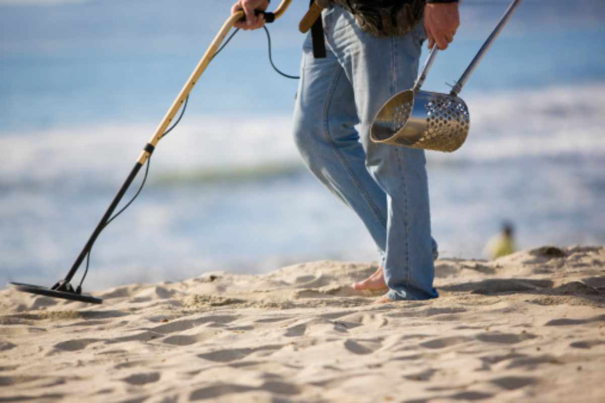 Cercatore oro cosa trova sulla spiaggia